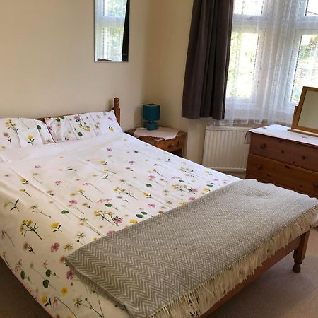 Spacious West London 2 Bedroom Apartment Bagian luar foto