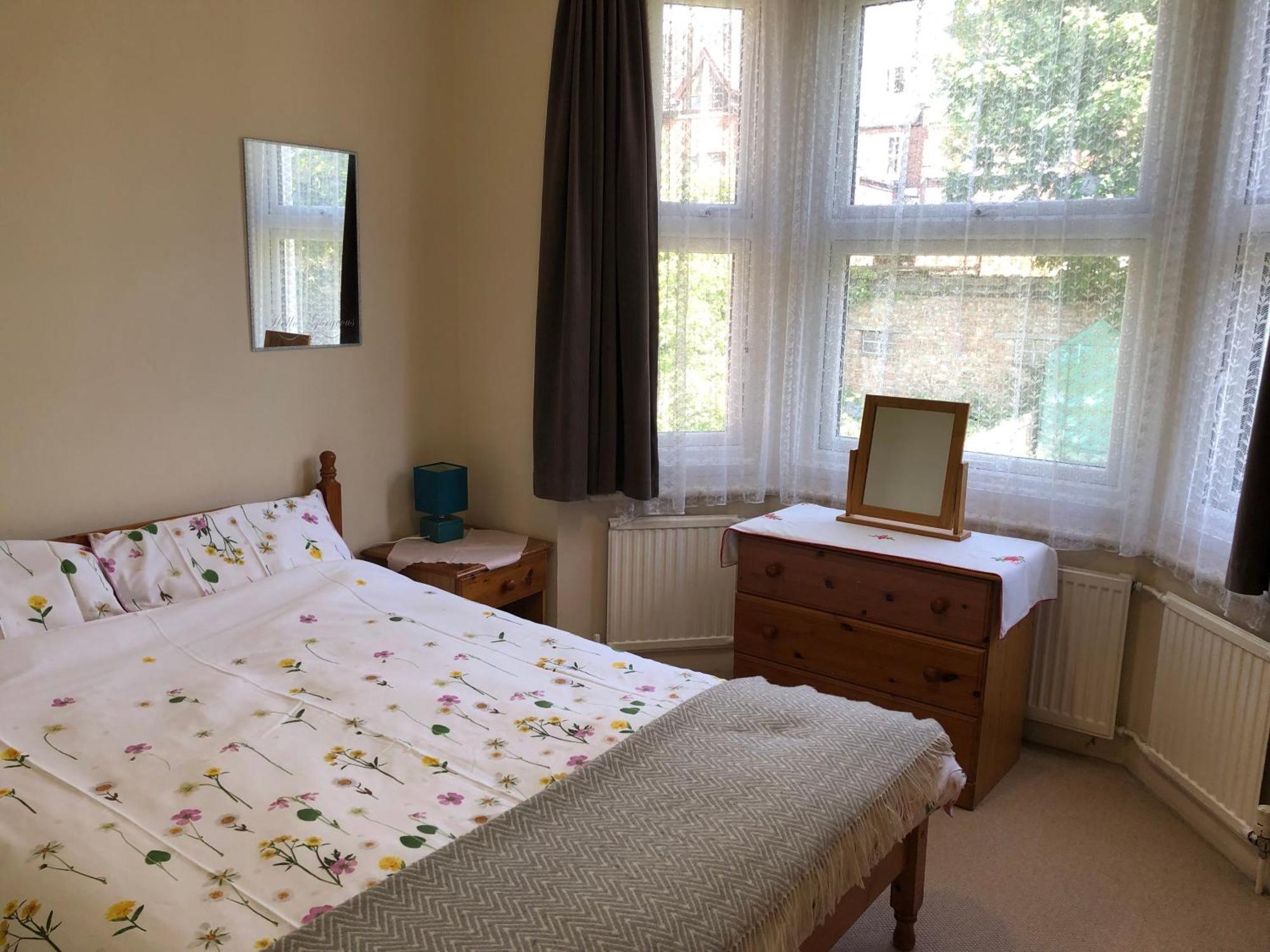Spacious West London 2 Bedroom Apartment Bagian luar foto